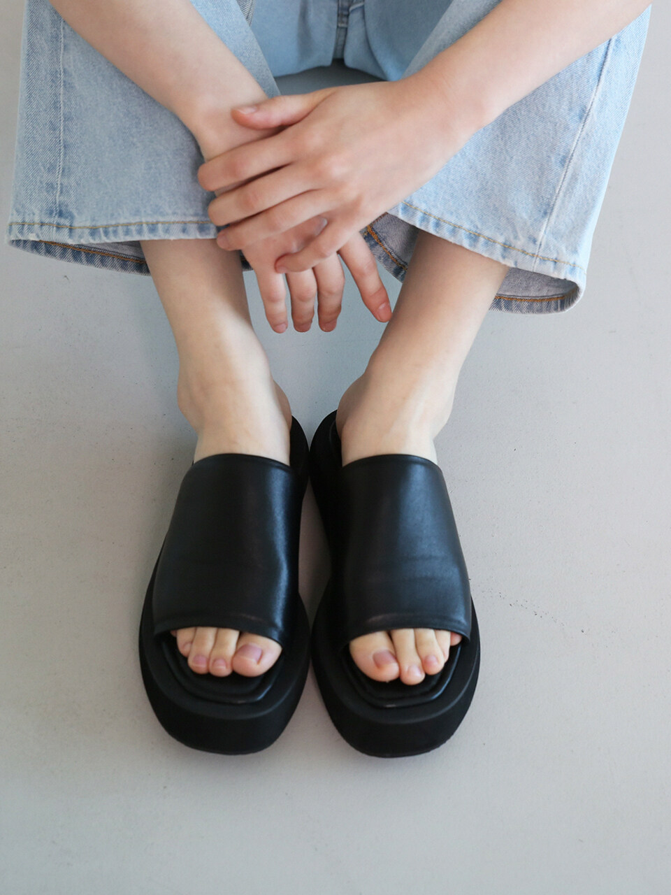 MARYRINGO Chloe Simple Platform Slide_Black