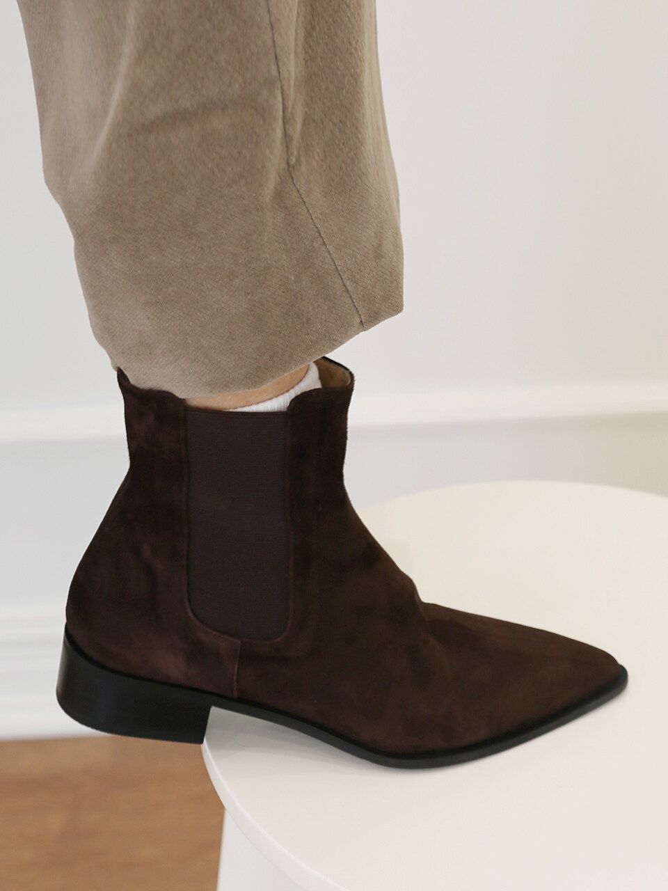 MARYRINGO Noel Suede Chelsea boots _ Deep brown