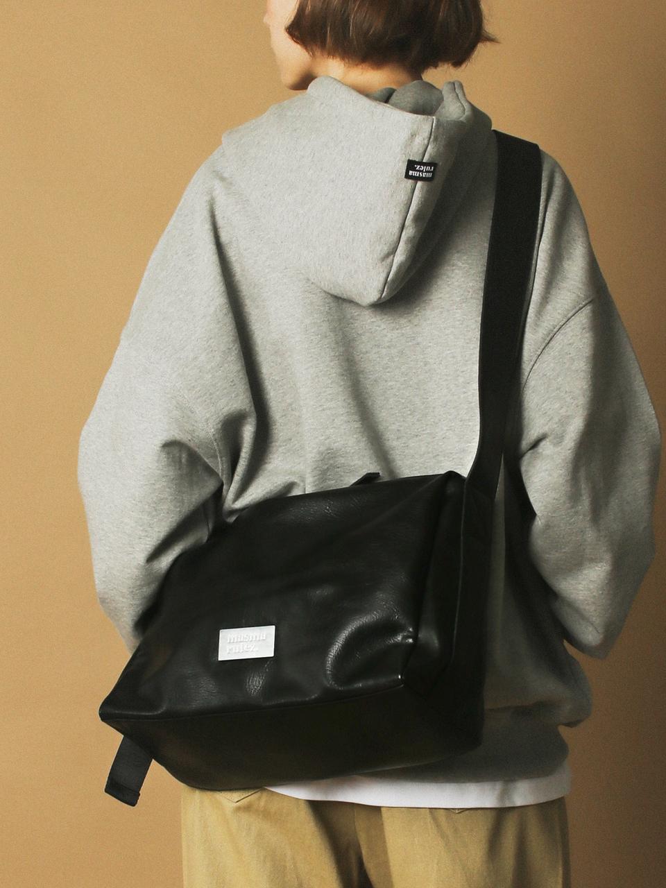 Masmarulez 304 leather big square bag medium _ Black