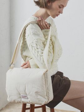 Masmarulez Large Plump Daily Cross Bag [Cream]