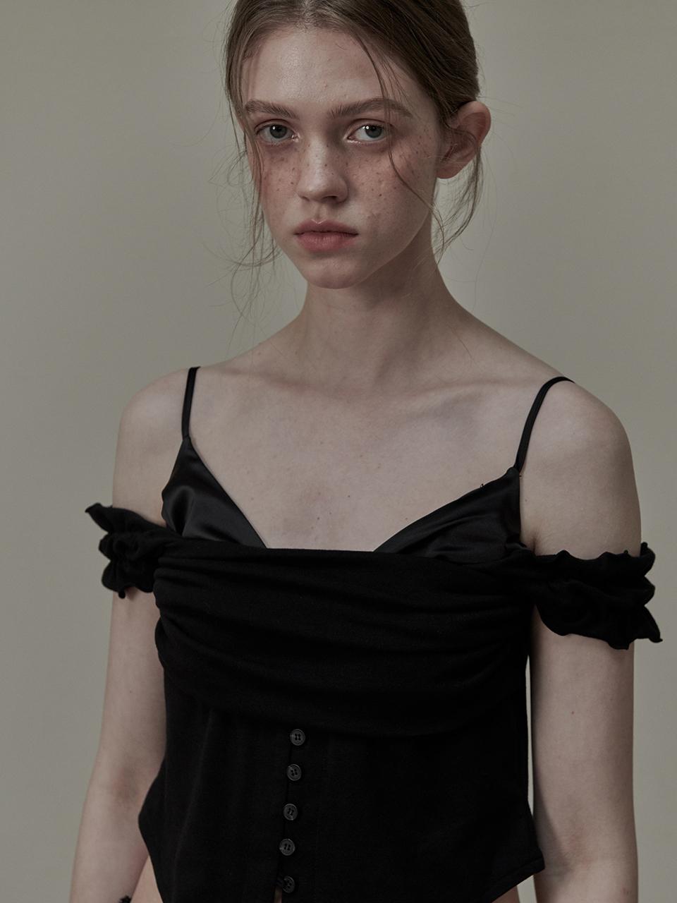 MAUSOLEUM Ivy Layered Off-Shoulder Button T-Shirt - Black