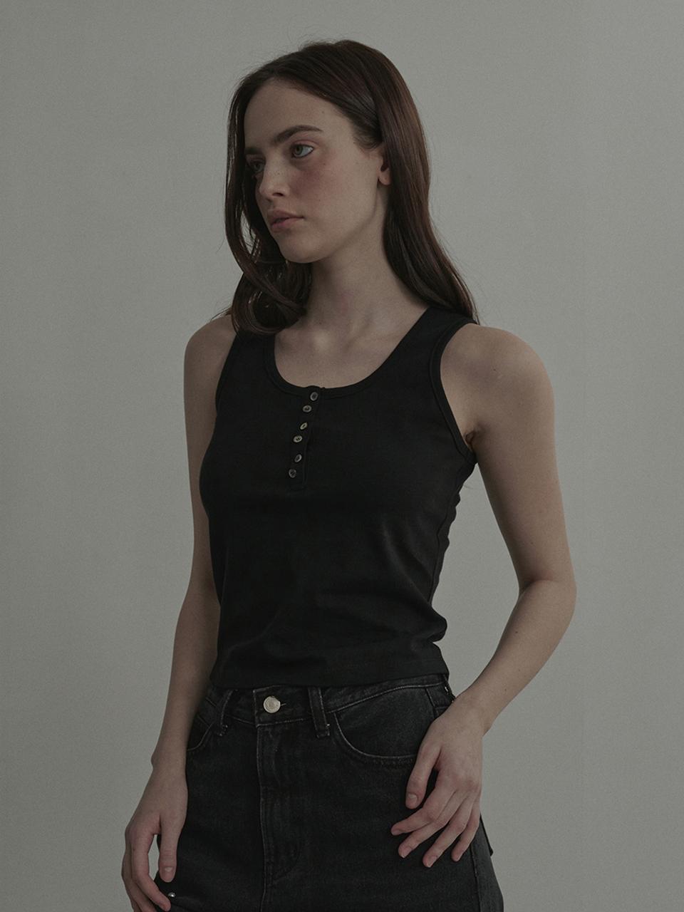 MAUSOLEUM Sleeveless Pearl Button Relaxed Fit Top [Black]