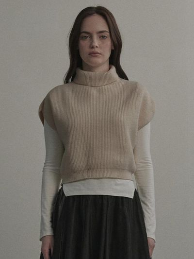 MAUSOLEUM Turtleneck Luxurious Texture Knit Vest [Brown]
