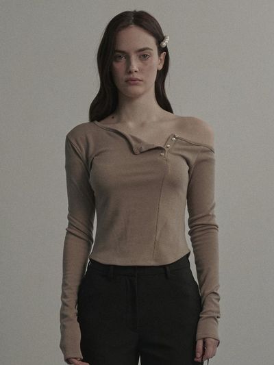 MAUSOLEUM Wave Off Shoulder Ribbed T-shirt [Brown]
