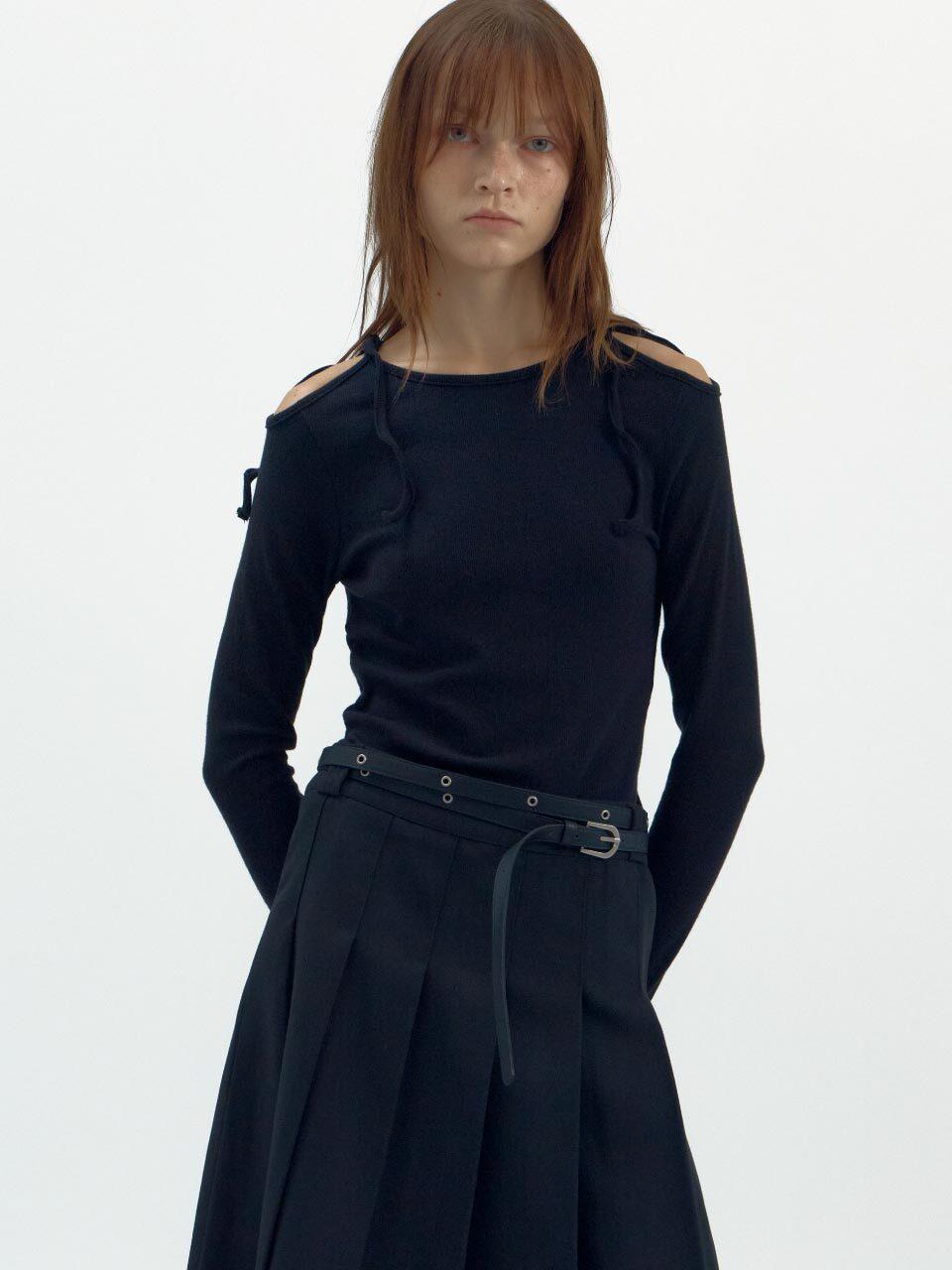 MERENS [2 COLOR] RIBBON SLEEVE CUTOUT T - SHIRT BLACK