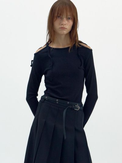 MERENS [2 COLOR] RIBBON SLEEVE CUTOUT T - SHIRT BLACK