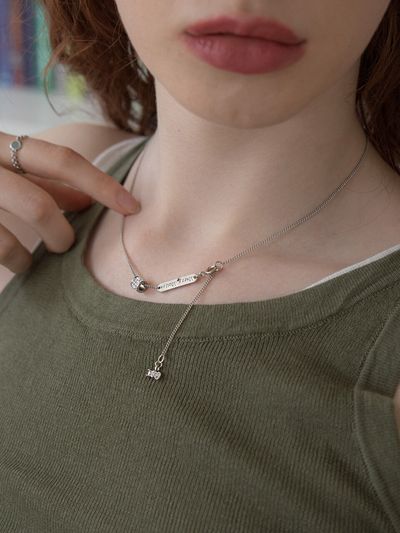 MERRYMOTIVE 3 Pendant Point With Slim Chain Necklace