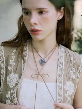 MERRYMOTIVE Antique heart pendant with suede necklace