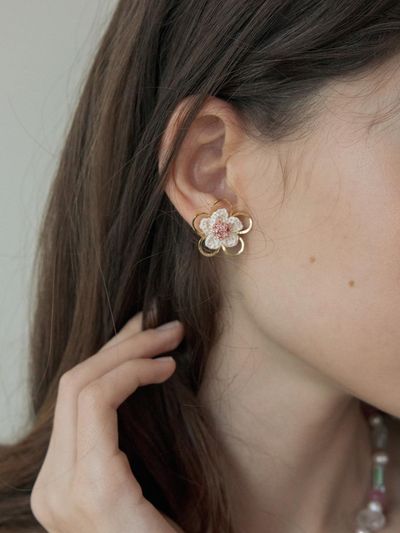 MERRYMOTIVE Double Flower Knit Earring_Gold