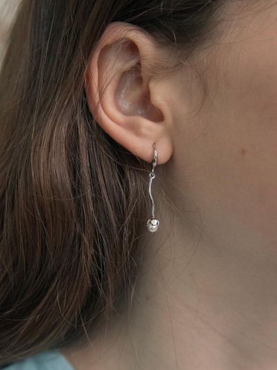 MERRYMOTIVE Flower Stem With Pearl Earring