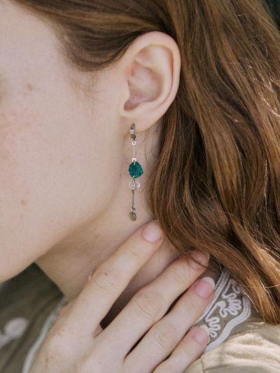 MERRYMOTIVE Fluttering in the wind drop surgical earring