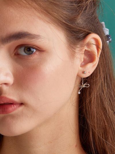 MERRYMOTIVE Knot ribbon drop surgical earring