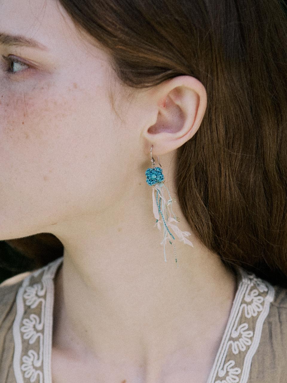 MERRYMOTIVE Summer clover grass knit earring