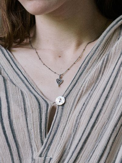 MERRYMOTIVE Vintage patterned heart with chain necklace