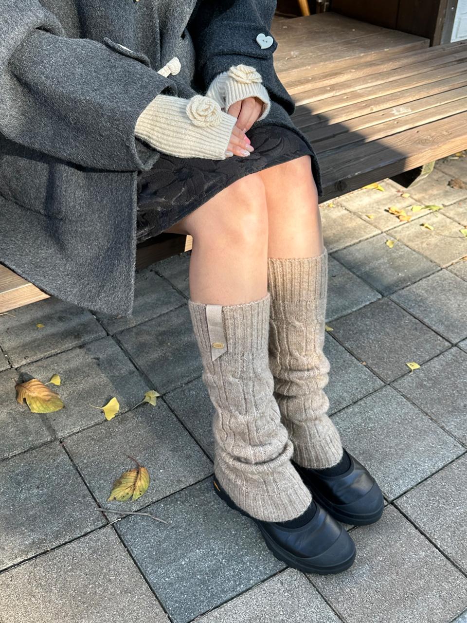 METAPHER MET Wool Cable Leg Warmers [Beige]