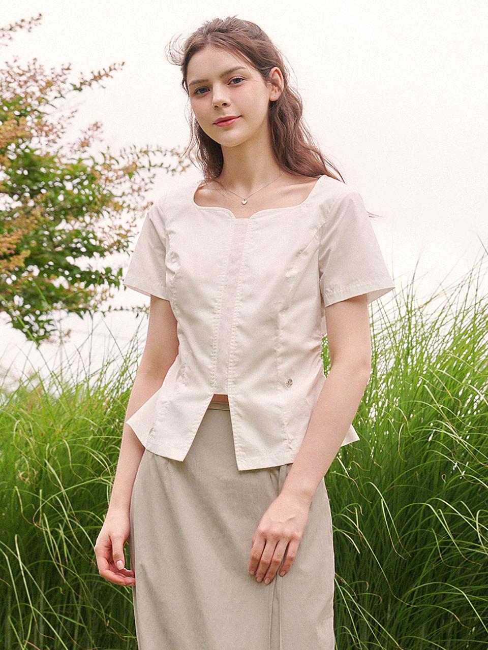 MICANE Bellflower Heart Neck Slit Blouse
