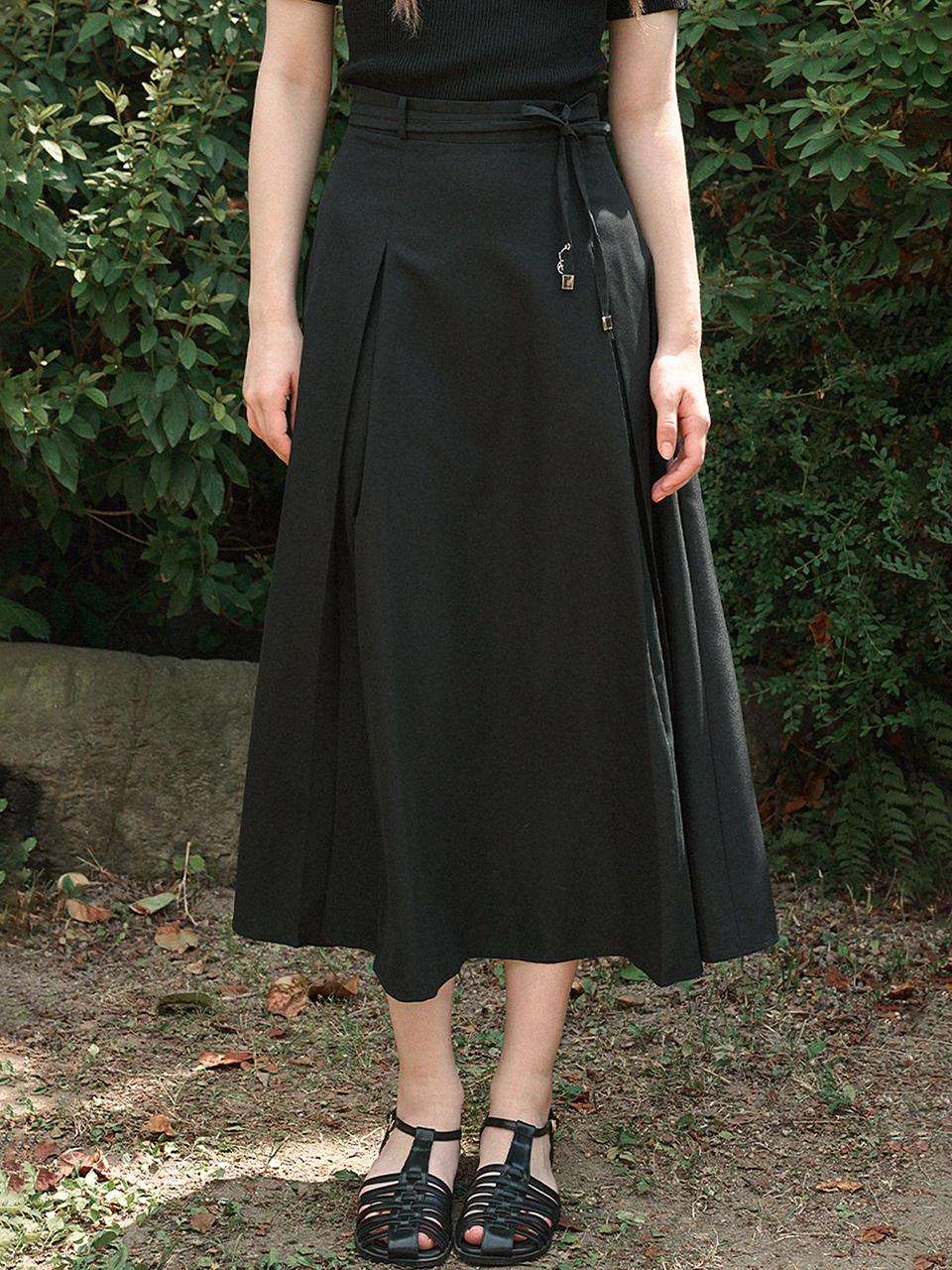 MICANE Nerine Strap Pleats Long Skirt