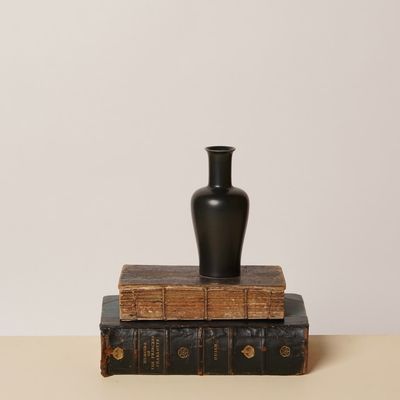 MIDDLE KINGDOM MIDDLE KINGDOM Semi-Matte Porcelain Mini Lover Vase