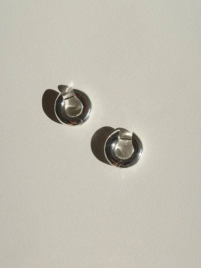 MIDNIGHT MOMENT Bold Hoop Earring_Silver