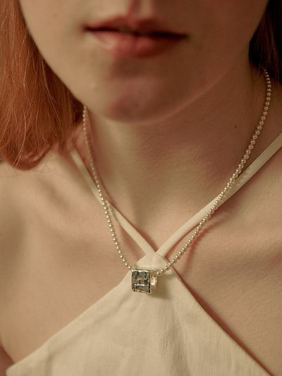 MIDNIGHT MOMENT Magnet square pearl necklace