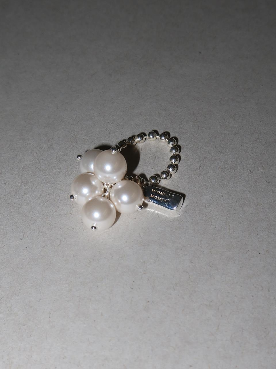 MIDNIGHT MOMENT Pearl Silver Chain Ring