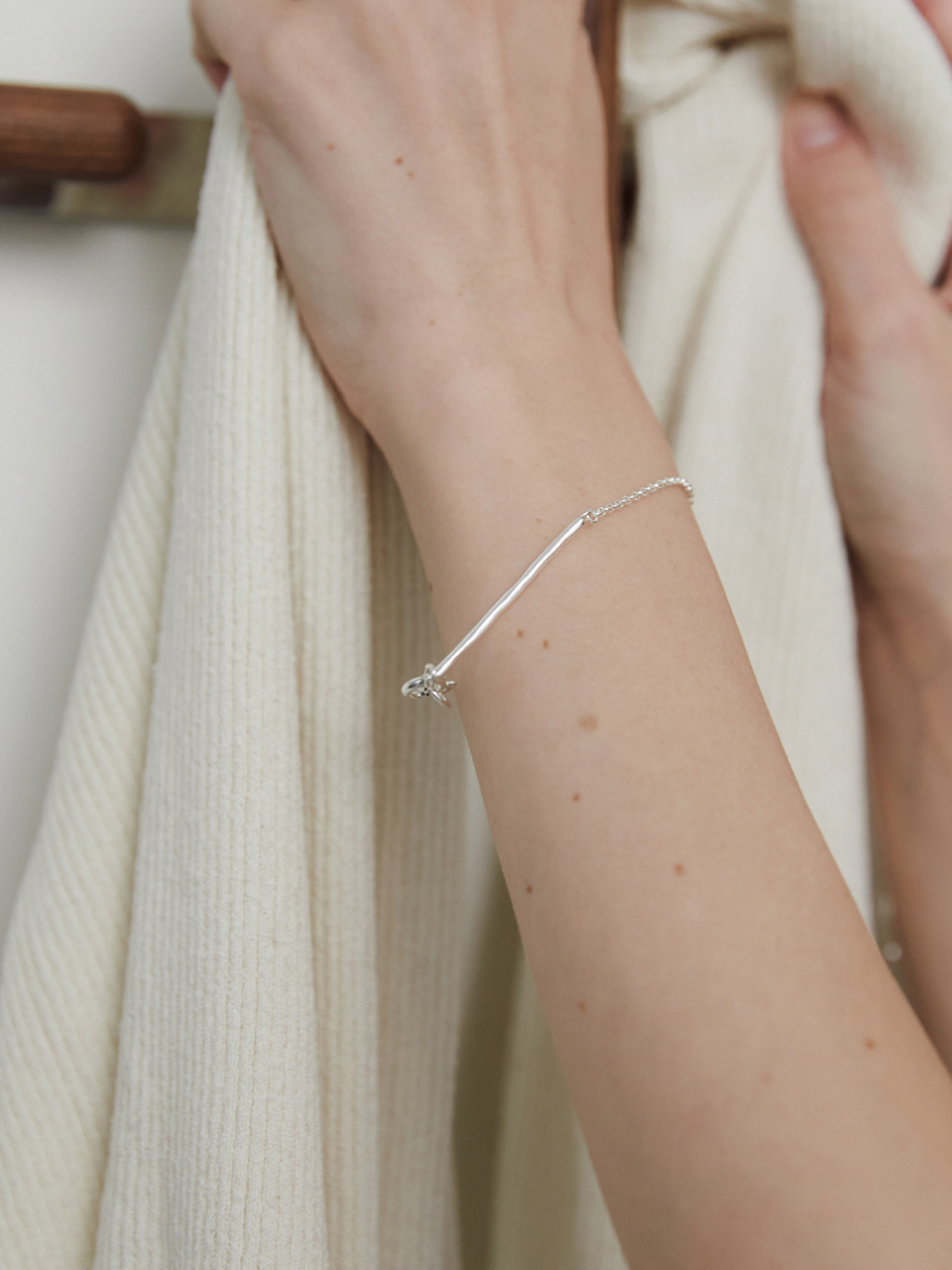 MIDNIGHT MOMENT Stem Thin Bracelet