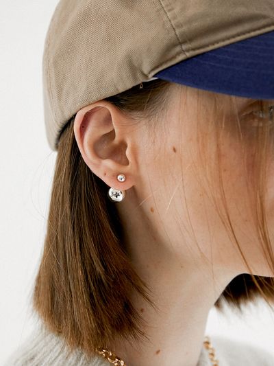 MIDNIGHT MOMENT Two Ball Earring_Silver
