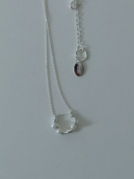 MIDNIGHT MOMENT Wavy Pearl Round Necklace