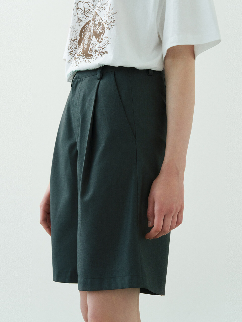 Millo Archive Minimalist Bermuda Half Pants (Pine Green)