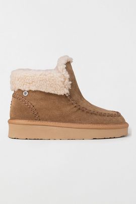 Minnetonka Minnetonka Chandra Suede Berber Lined Ankle Boots in Brown, Women's at Urban Outfitters