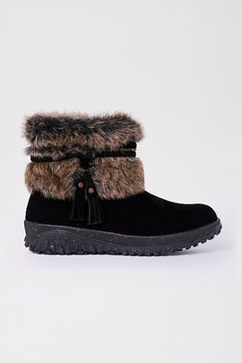 Minnetonka Minnetonka Everett 2 Suede Faux Fur Winter Boots in Black, Women's at Urban Outfitters