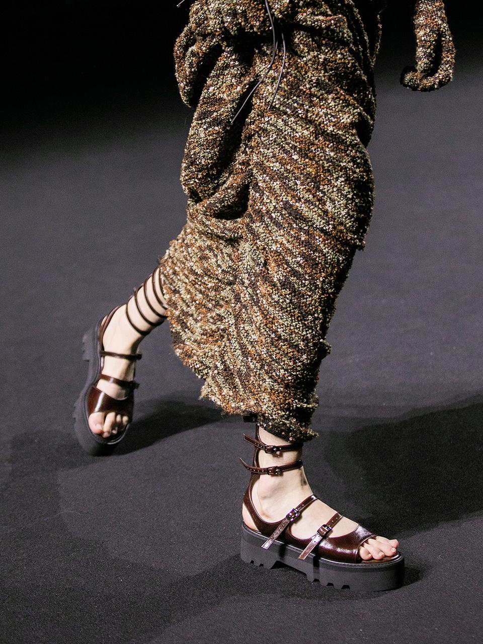 mishuu somuch Woldang Athena 7 Strap Sandal