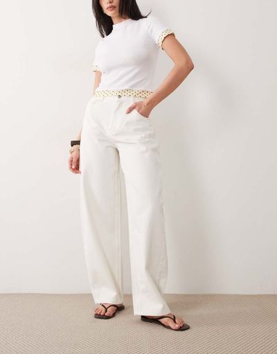 Miss Selfridge Miss Selfridge barrel leg jeans in ecru-White