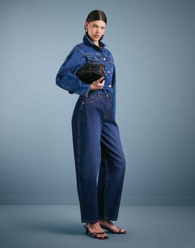 Miss Selfridge Miss Selfridge barrel leg jeans in indigo wash-Blue