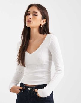 Miss Selfridge Miss Selfridge long sleeve top with scallop trim in cream-White