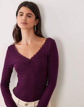 Miss Selfridge Miss Selfridge ruched v-neck bodysuit with lace trim in fig-Red