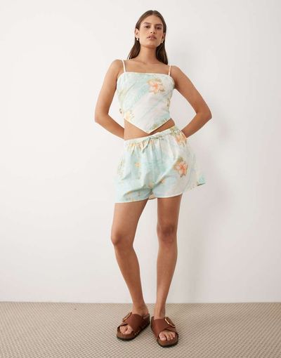 Miss Selfridge Miss Selfridge shorts in tropical print - part of a set-Multi