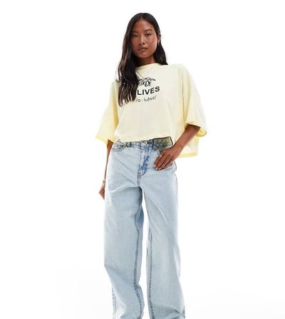 Miss Selfridge Petite Miss Selfridge Petite baggy jeans in light bleach wash-Blue