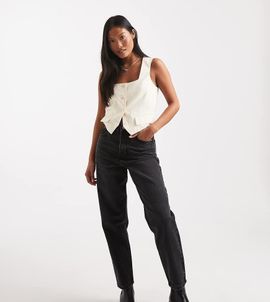 Miss Selfridge Petite Miss Selfridge Petite mom jeans in black wash
