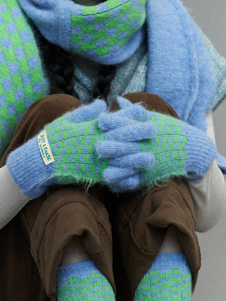 MISU A BARBE Soft Knit Checkerboard Pattern Gloves [MULTI BLUE]
