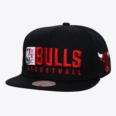 Mitchell & Ness Men's Mitchell & Ness Black Chicago Bulls Hardwood Classics Old School Stacked Text Snapback Hat 