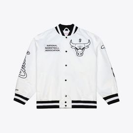 Mitchell & Ness Men's Mitchell & Ness White Chicago Bulls Arctic Lightweight Full-Snap Satin Jacket 