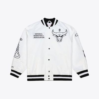 Mitchell & Ness Men's Mitchell & Ness White Chicago Bulls Arctic Lightweight Full-Snap Satin Jacket 