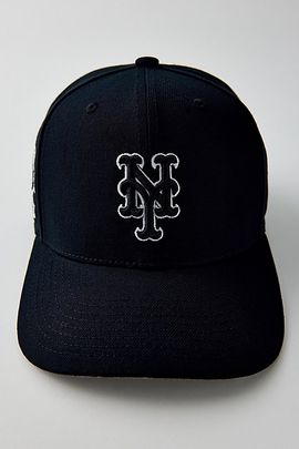 Mitchell & Ness Mitchell & Ness MLB New York Mets Panda Pro Snapback Hat in Black, Men's at Urban Outfitters