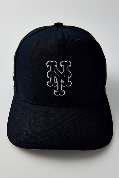 Mitchell & Ness Mitchell & Ness MLB New York Mets Panda Pro Snapback Hat in Black, Men's at Urban Outfitters