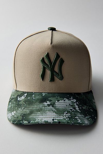 Mitchell & Ness Mitchell & Ness MLB New York Yankees Camo Brim Snapback Hat in Tan, Men's at Urban Outfitters