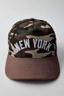 Mitchell & Ness Mitchell & Ness MLB New York Yankees Original Logo Camo Hat in Green, Men's at Urban Outfitters