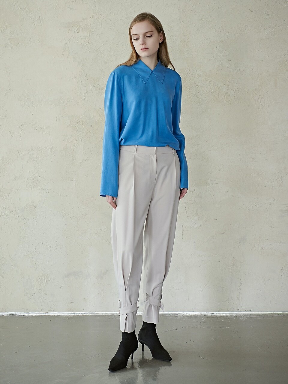 MITTE Hem Line Pleats Banding Pants_Beige
