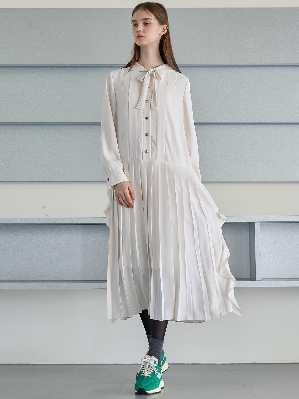 MITTE Hooded Pleated A-line Dress [Cream]