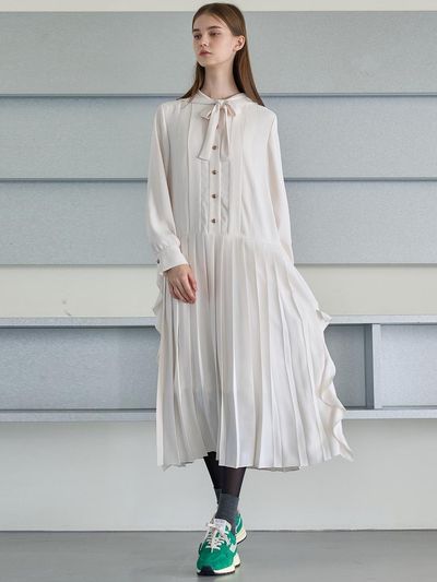 MITTE Hooded Pleated A-line Dress [Cream]